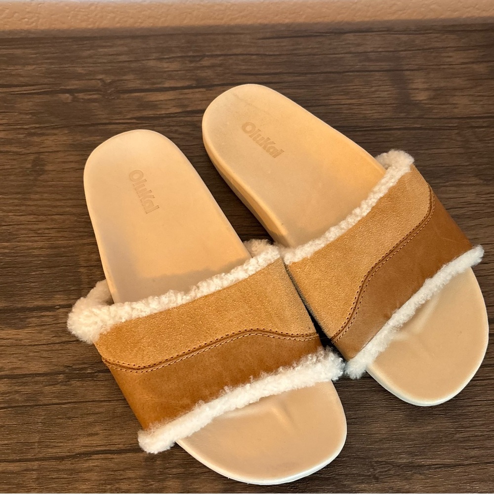 OluKai slides size 6